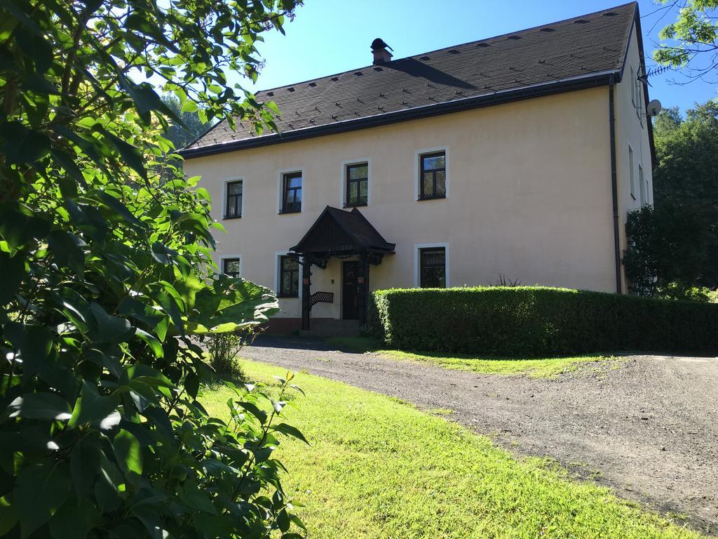 U Evy Jarosove Lägenhet Desná Exteriör bild